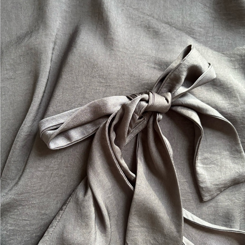Banana Republic Charcoal Camisole Top Bow Tie Shoulder M Like New!